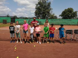 20.7. Tennis Schnupperstunde mit Tennistrainer „ Socke“ Dominik Strümpf.