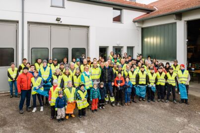 Gruppenfoto der fleißigen Helfer der Flurreinigung in Weikersdorf