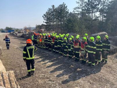 Übung Katastrophenhilfszug der Freiwilligen Feuerwehr Weikersdorf