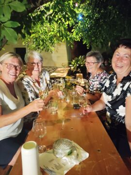 Foto von den Damen am Tisch beim Patroziniumsfest