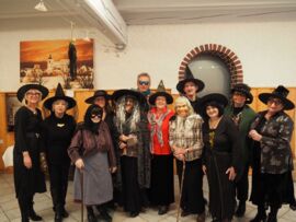 55plus: Faschingsfest - Gruppenfoto der Hexen und Hexer